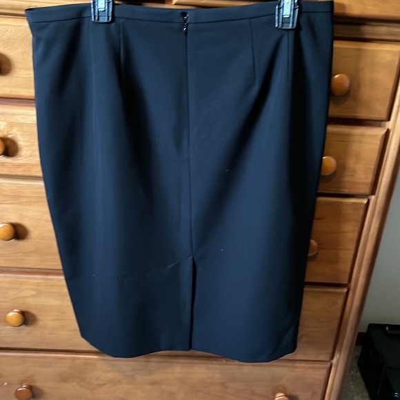 Lined black Pencil Skirt - Picture 2 of 5